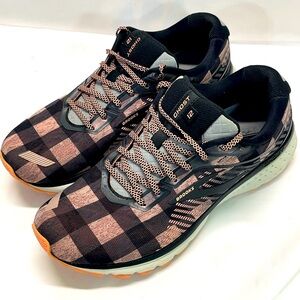 BROOKS GHOST 12 RUNNING SNEAKERS WOMEN 10.5 BLACK/CORAL PLAID FLANNEL LIMITED ED